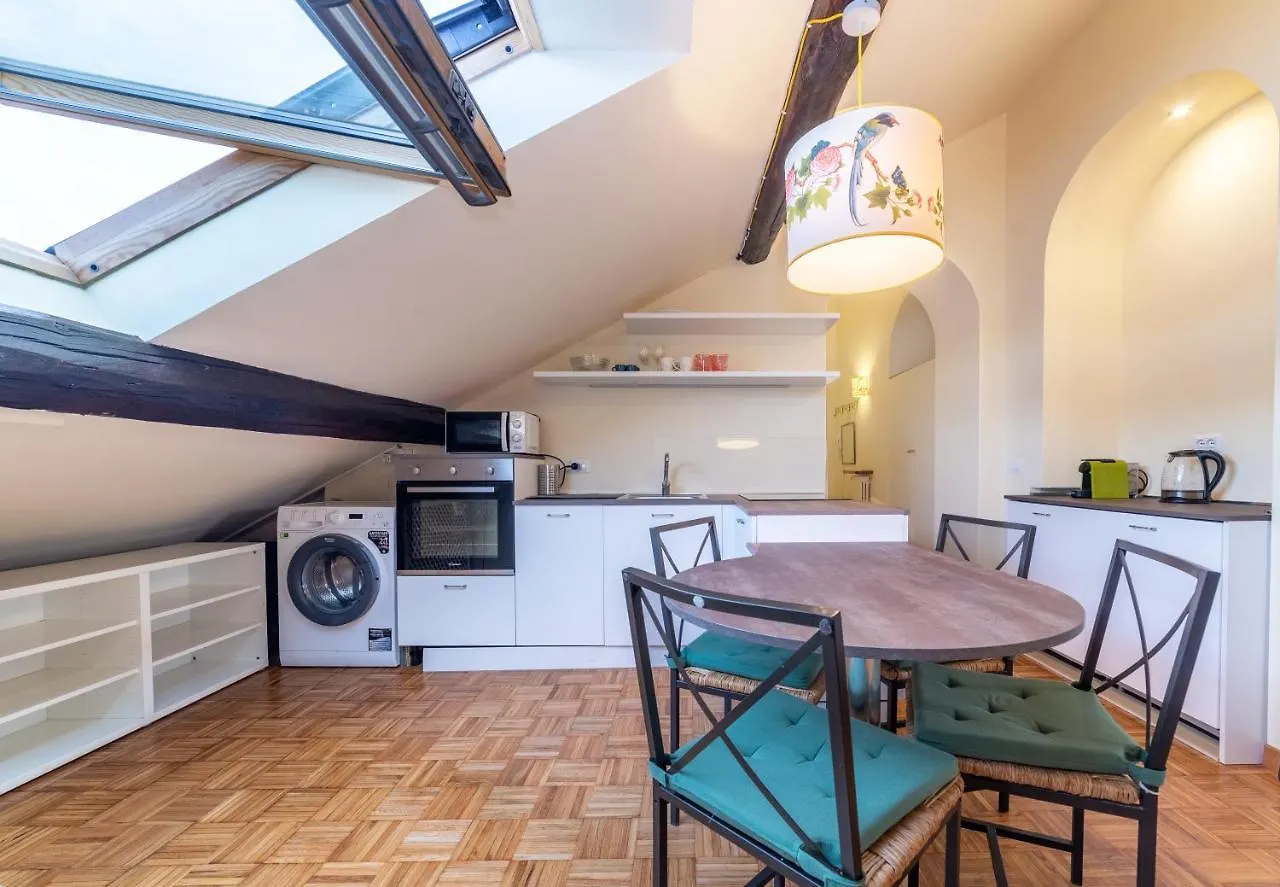 Brera - Sella Charme Apartment Castle View location